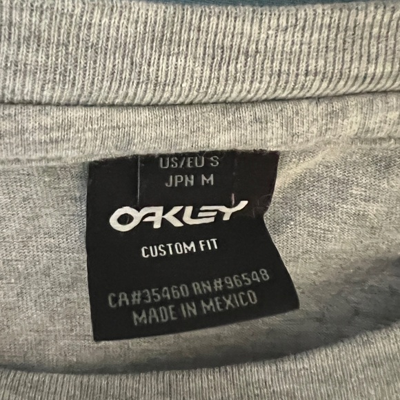 Long Sleeve Grey Oakley top - Picture 3 of 4